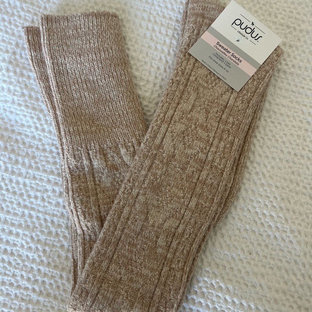Pudus Cable Knit Knee High Socks in Tan
